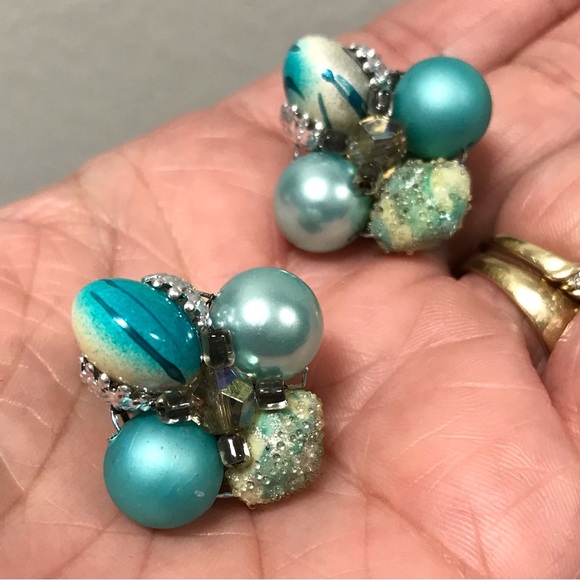 Vintage (Japan) Triple Layer Bead Necklace & Earrings Set - Picture 9 of 10